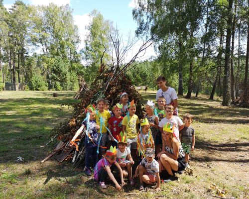 Budujemy wigwam.